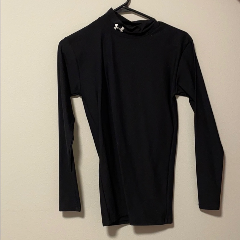 Under armor black shell top lightly worn